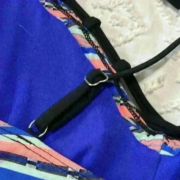 Athleta striped, adjustable bathing suit bikini top. Women’s size medium - Picture 7 of 12